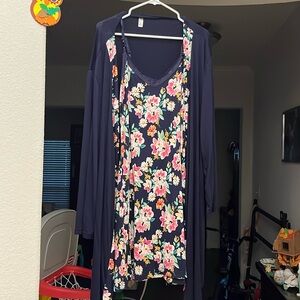 Lamaze maternity nightgown with robe. Worn once, used in great condition.